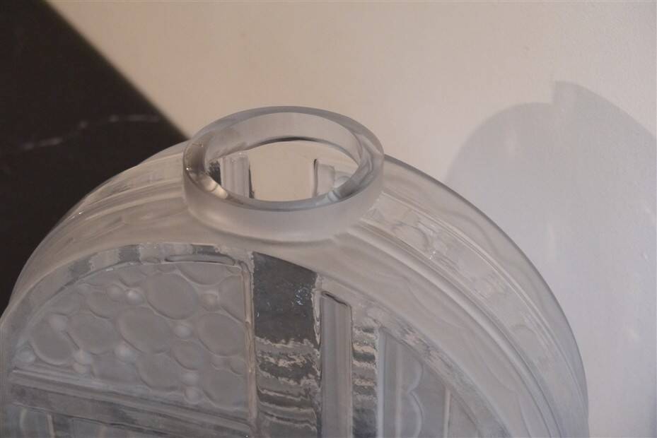 Vase art deco en verre préssé 1930