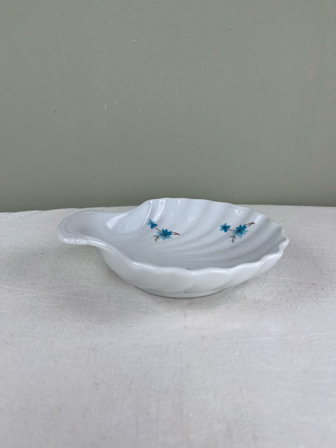 Porcelain catchall