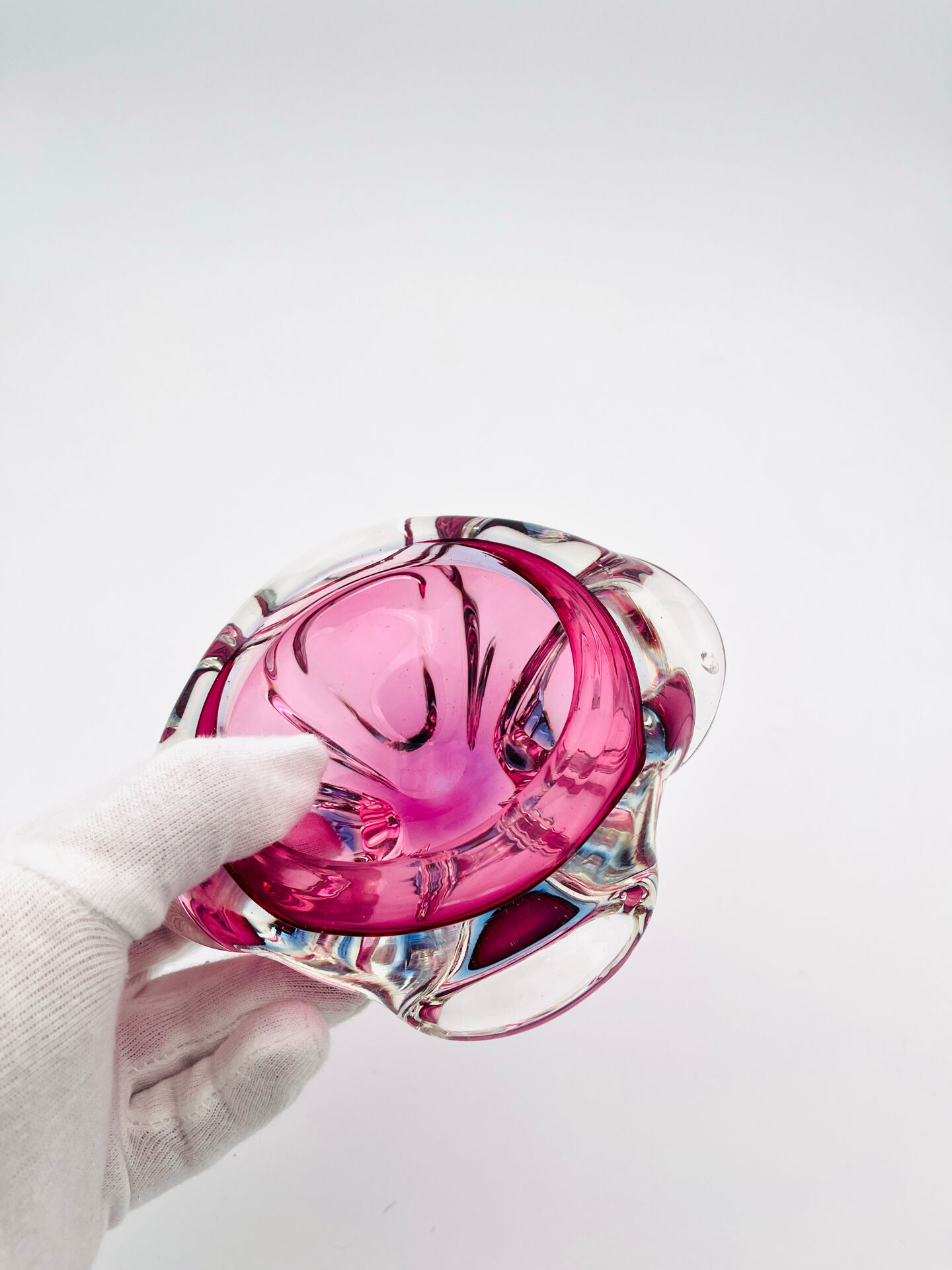 Bohême Crystal Pocket Bowl Hospodka Raspberry and Blue Reflections 1960