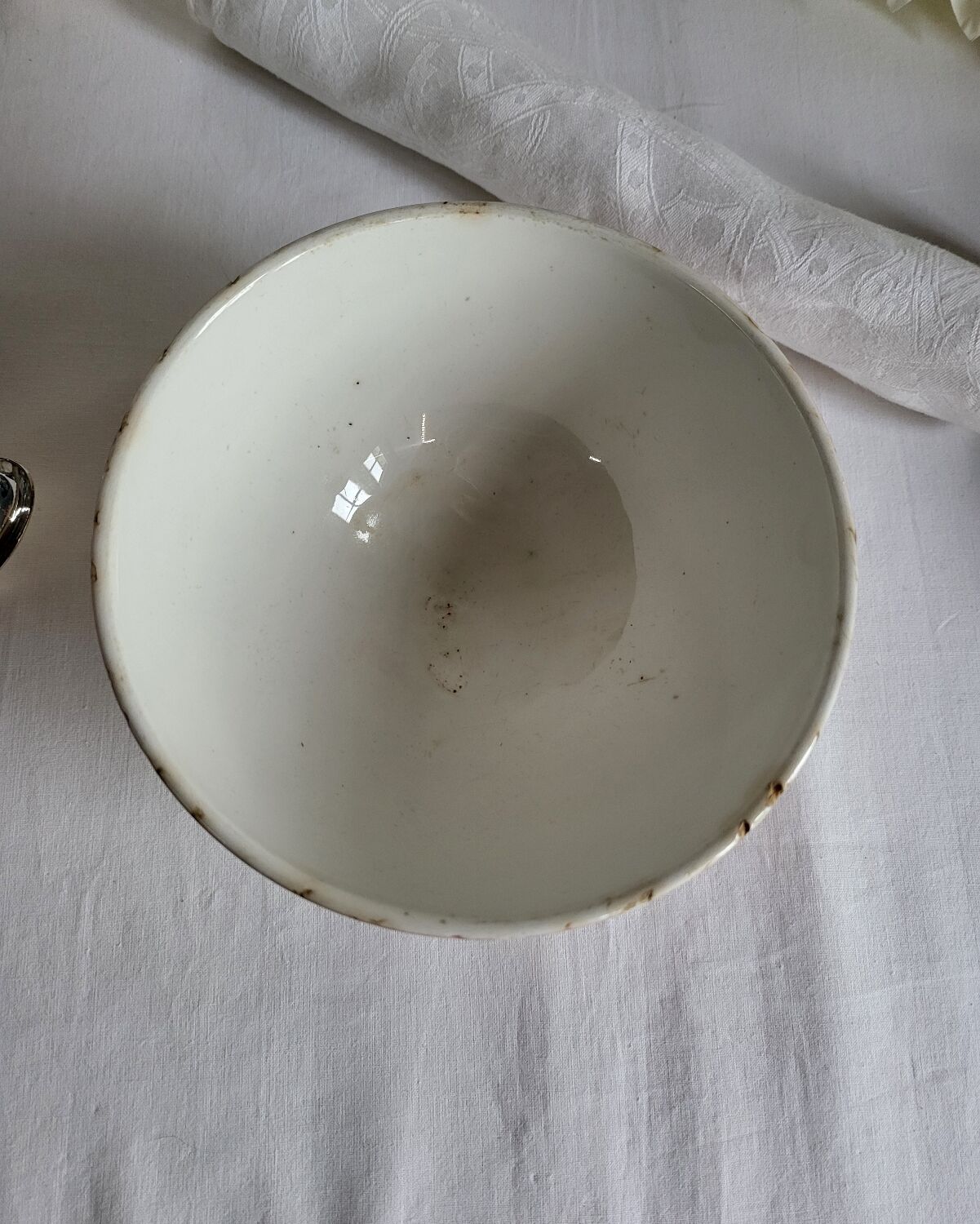 Old bowl in earthenware DIGOIN SARREGUEMINES with faceted burgundy.