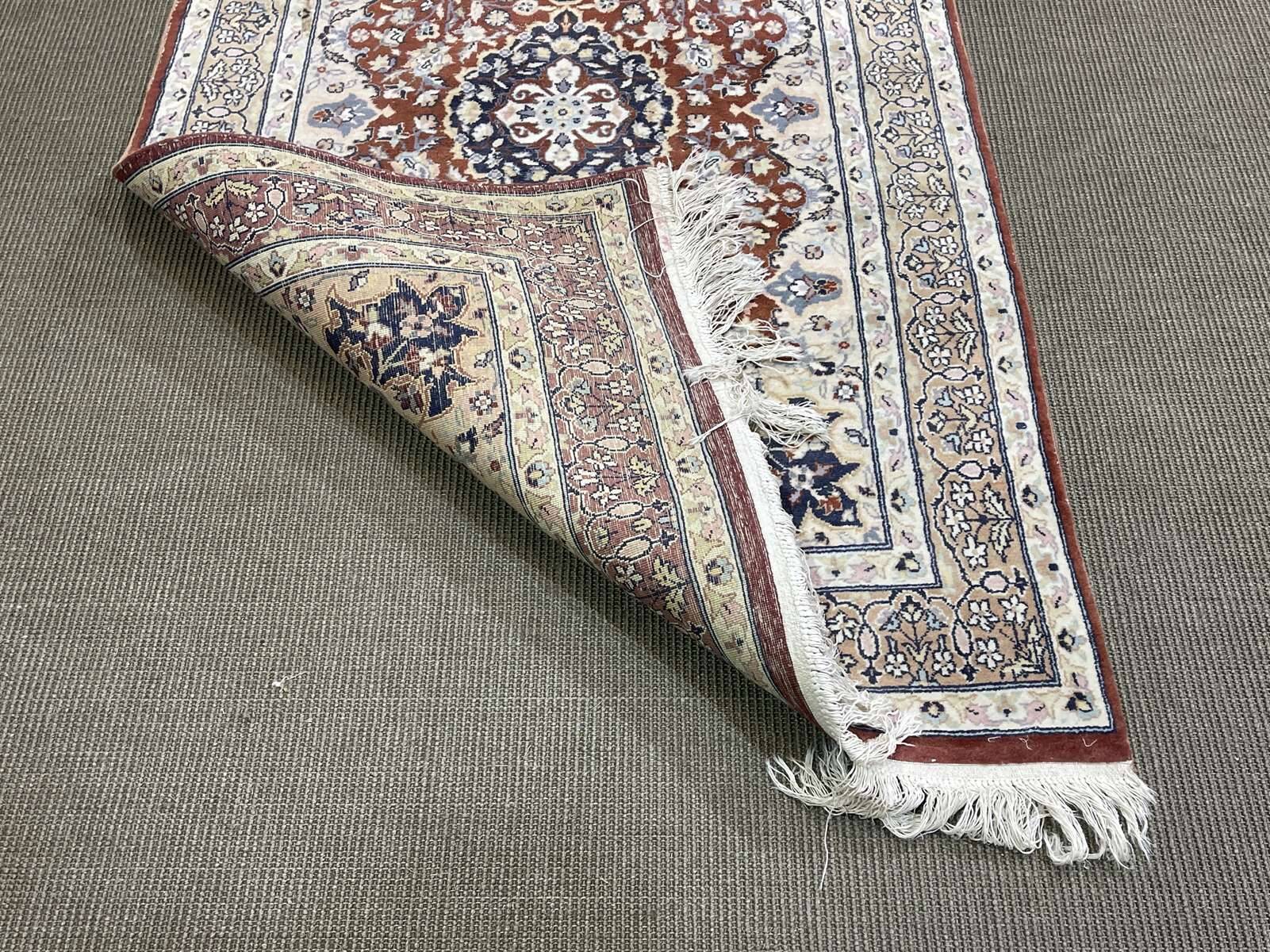Handmade wool Oriental rug - 1.70m x 96cm