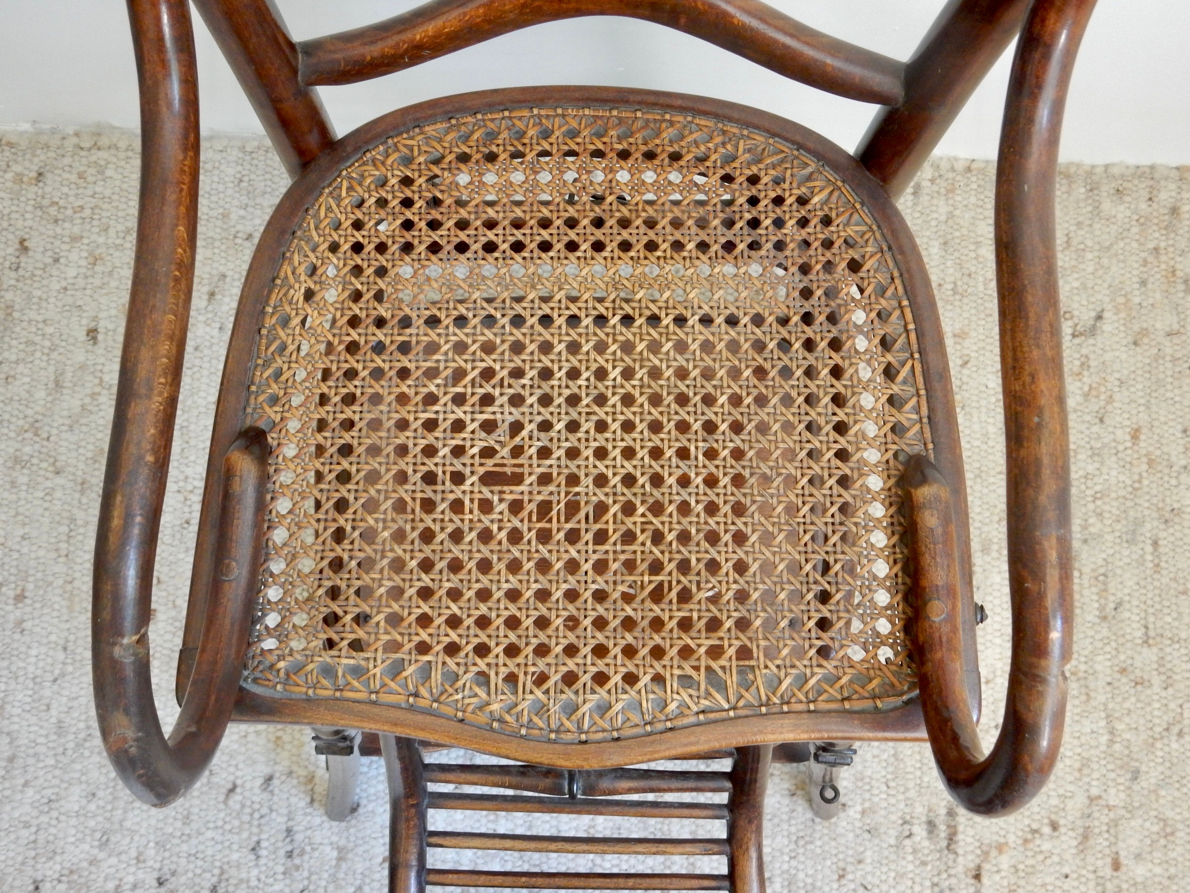 High modular baby chair in early 1900