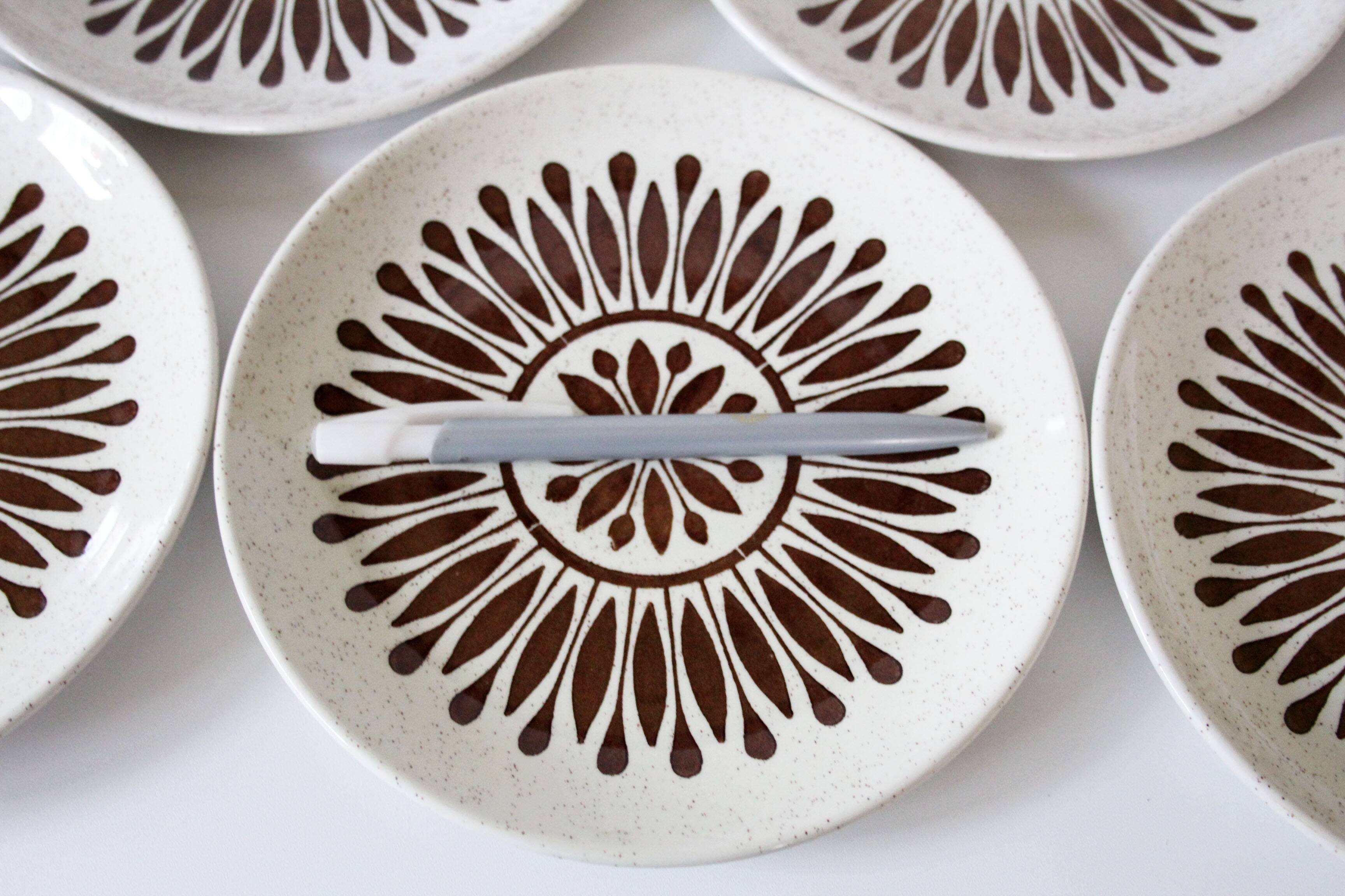 7 vintage ceramic plates, Biltons Staffordshire Ironstone 1970 England