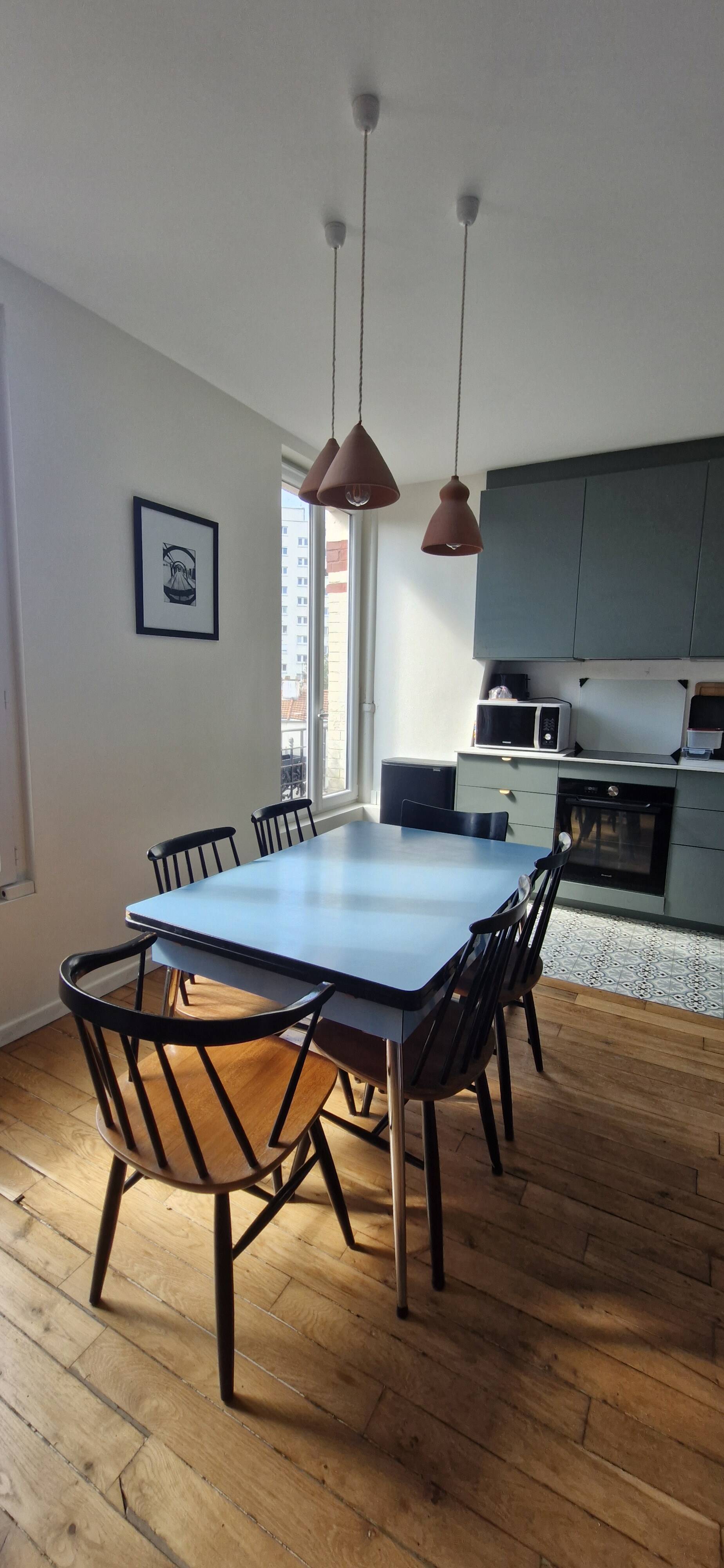 Extensible dining table, formica, 1970s