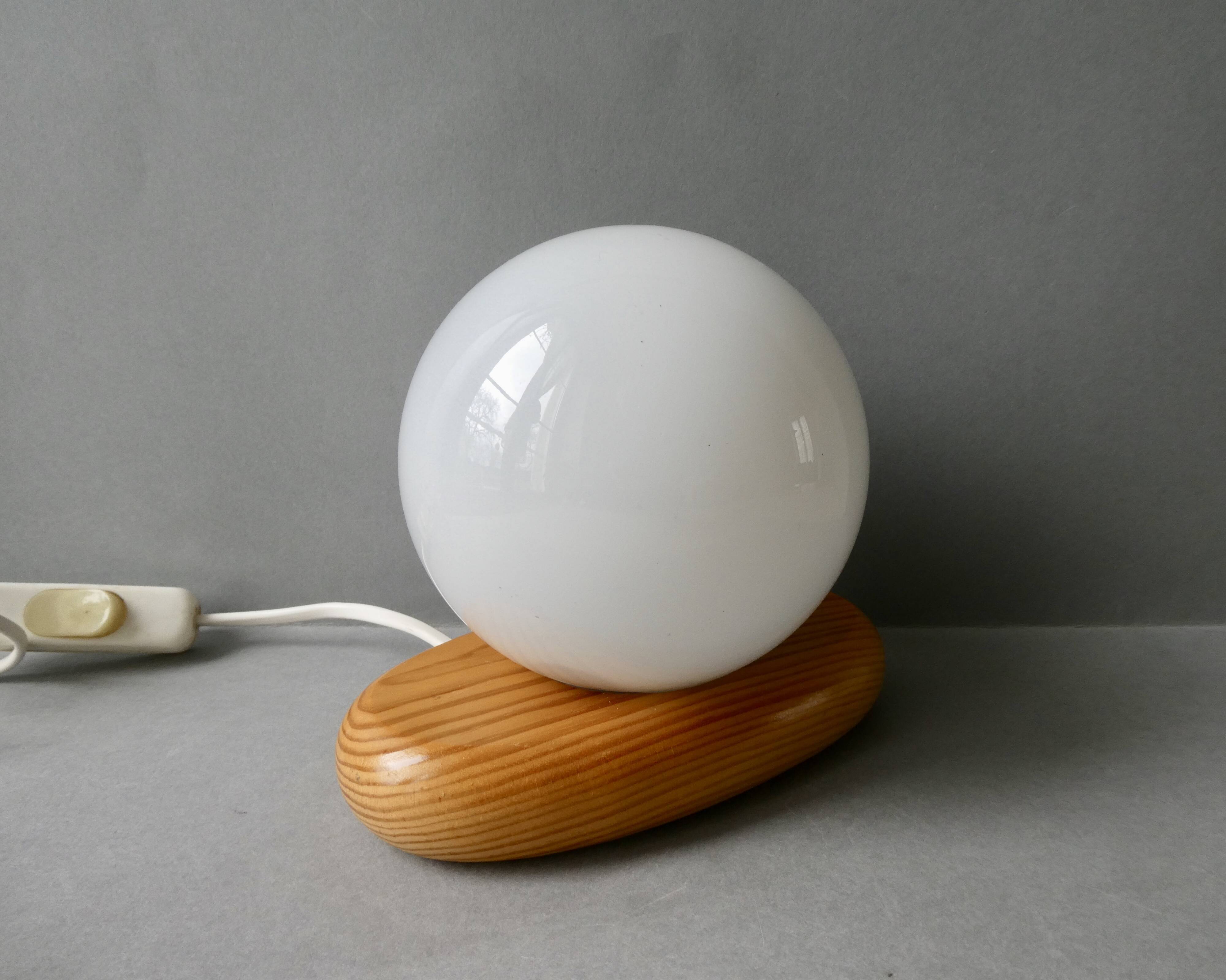 Pine pebble lamp with its opaline, 70s