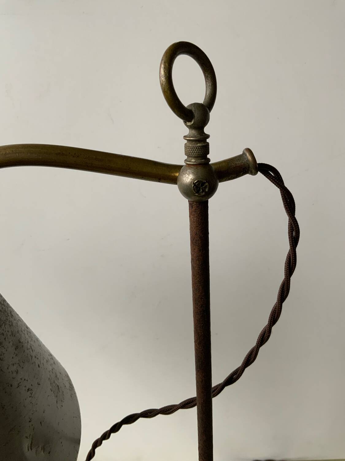 Desk lamp