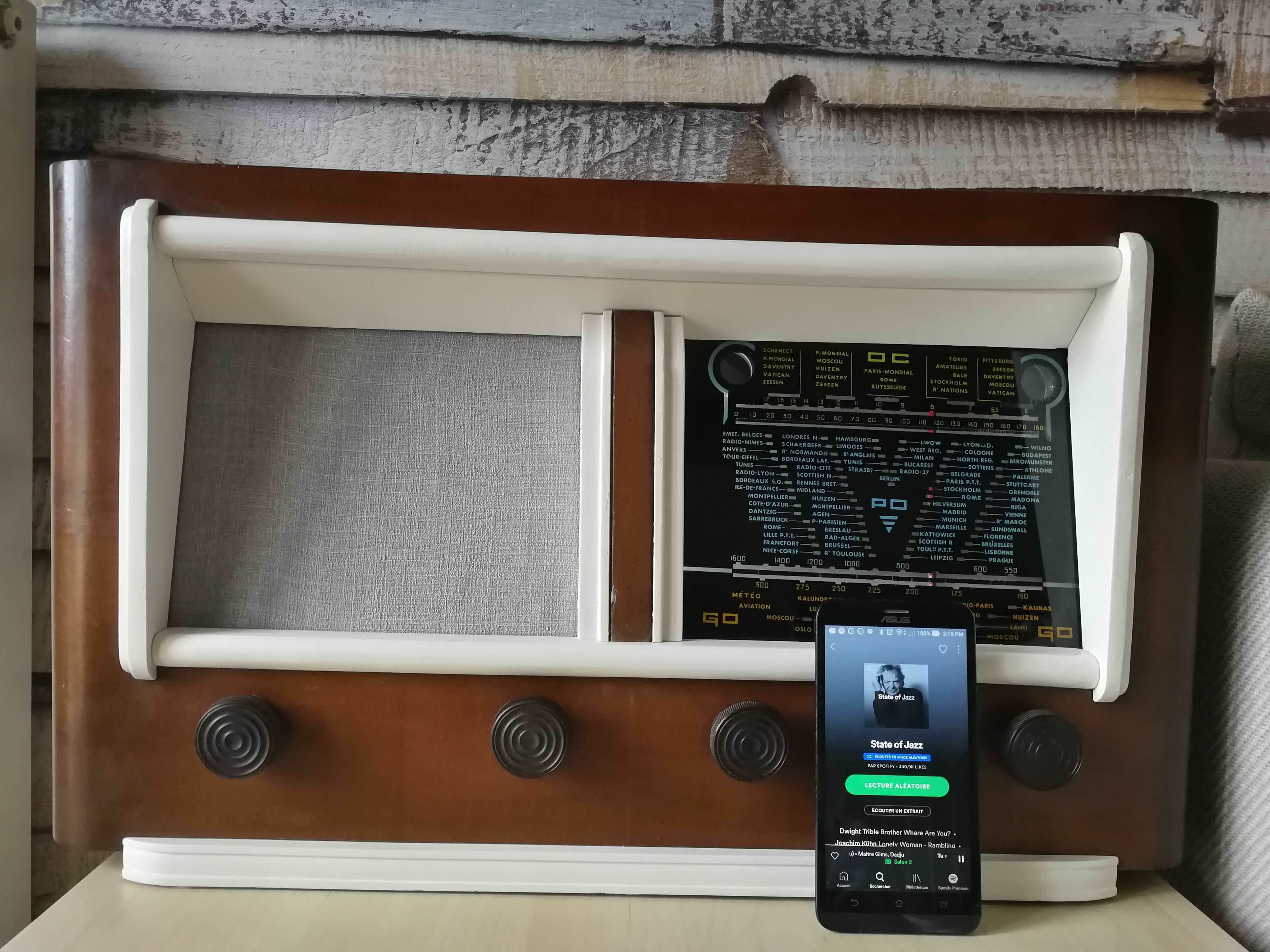 STIR radio station (1940 - 194 X) Wifi and bluetooth with google audio Chromecast