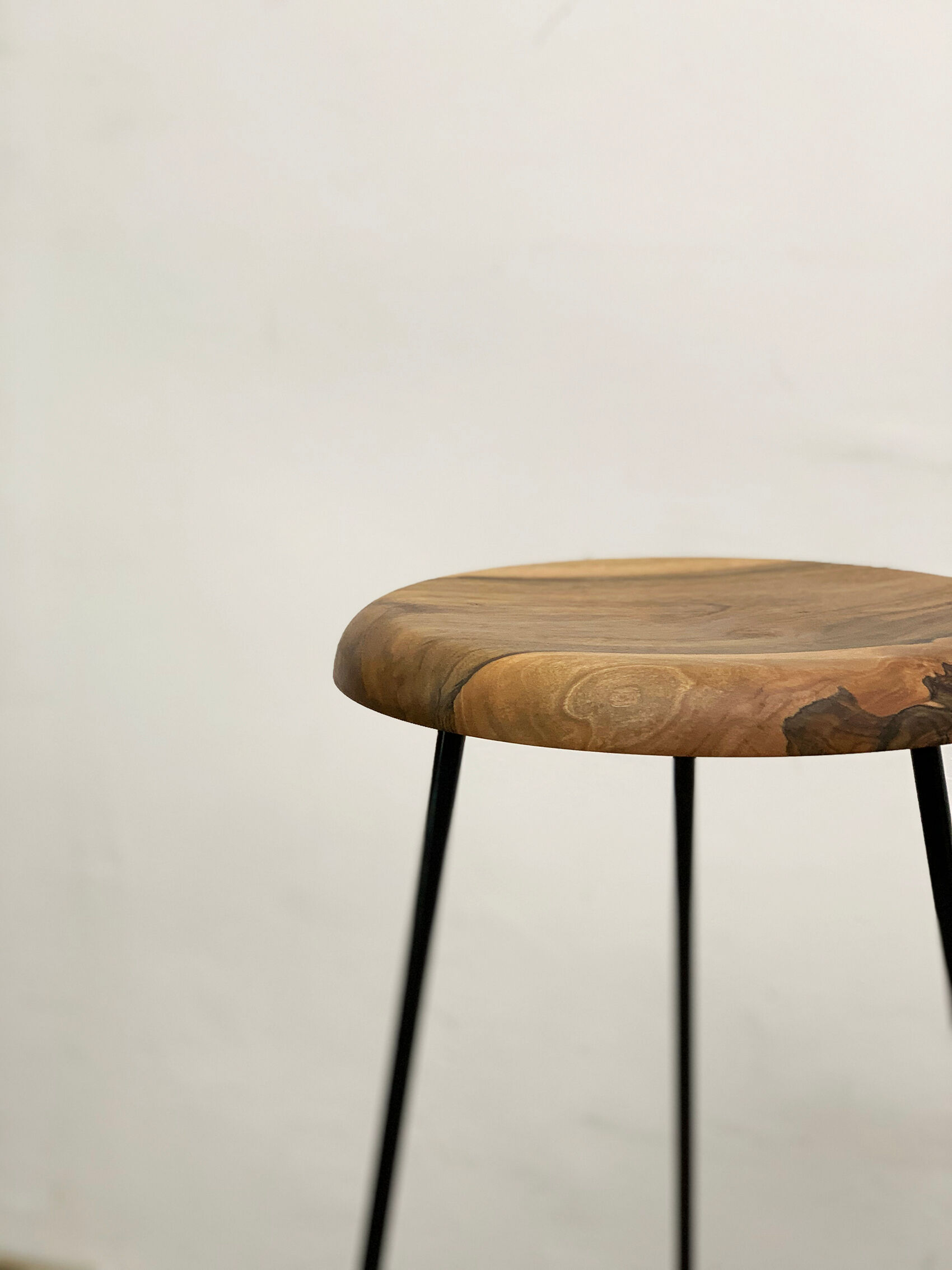 Bar stool in steel and walnut