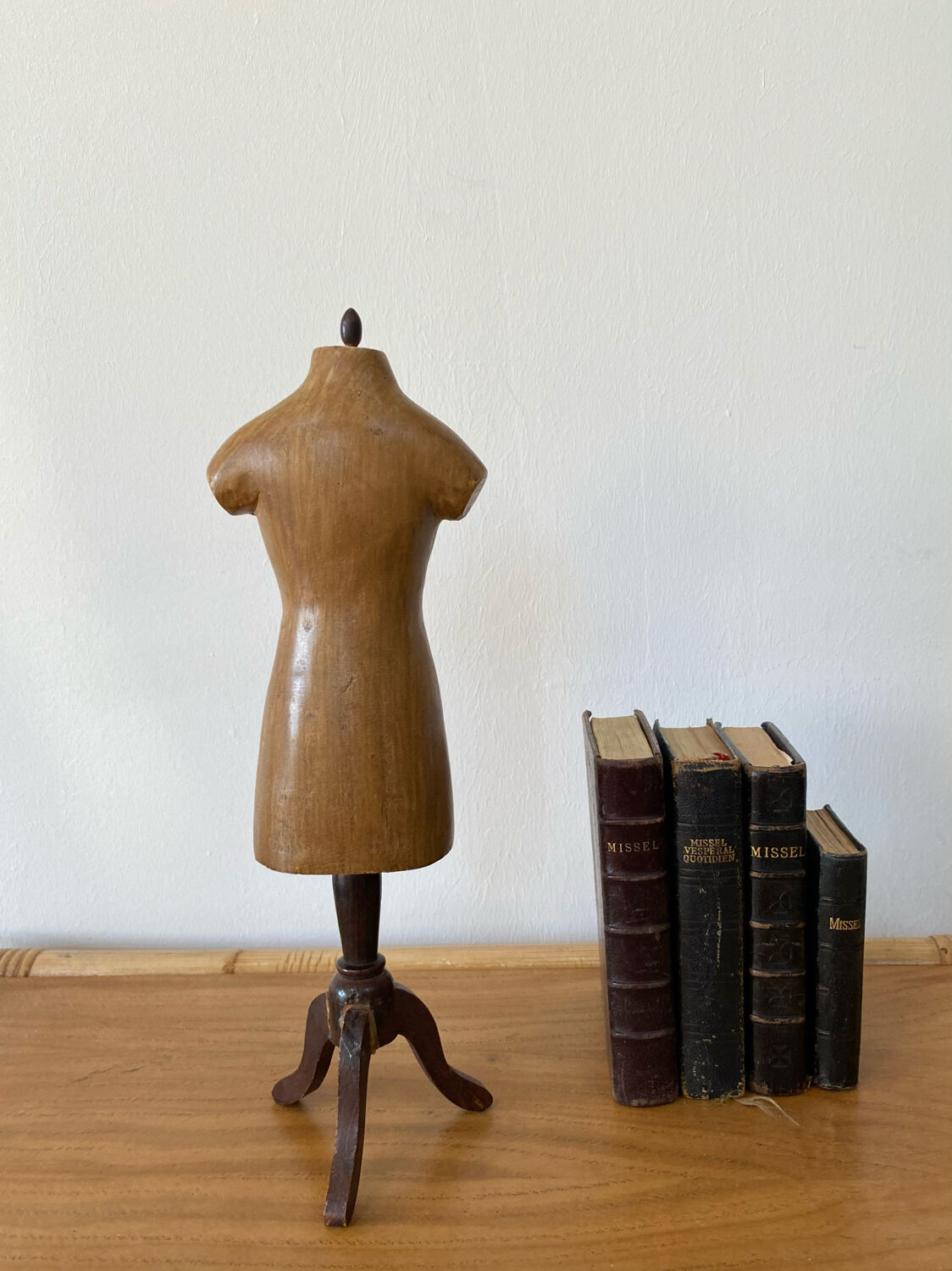 Former miniature sewing mannequin