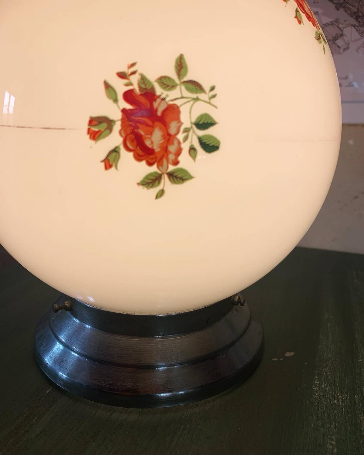 Lampe en opaline fleurie