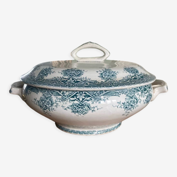 Old tureen or vegetable in Iron Earth Prima de Saint Amand