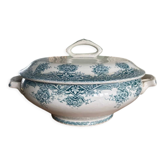 Old tureen or vegetable in Iron Earth Prima de Saint Amand