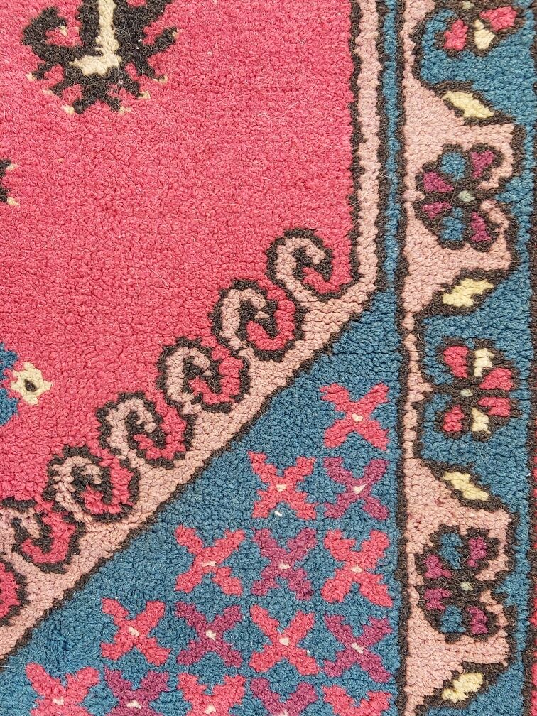 Tunisia hand-woven wool carpet