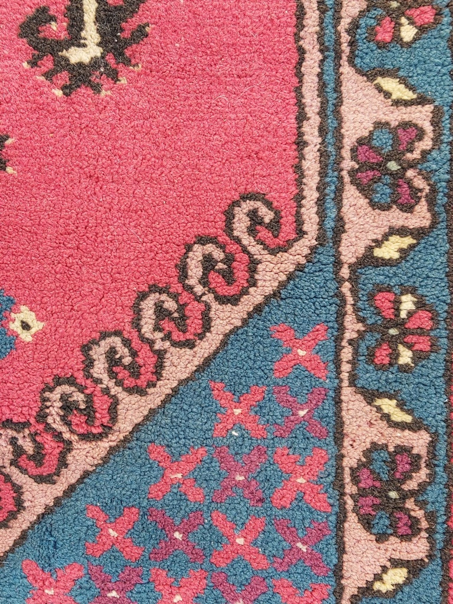 Tunisia hand-woven wool carpet