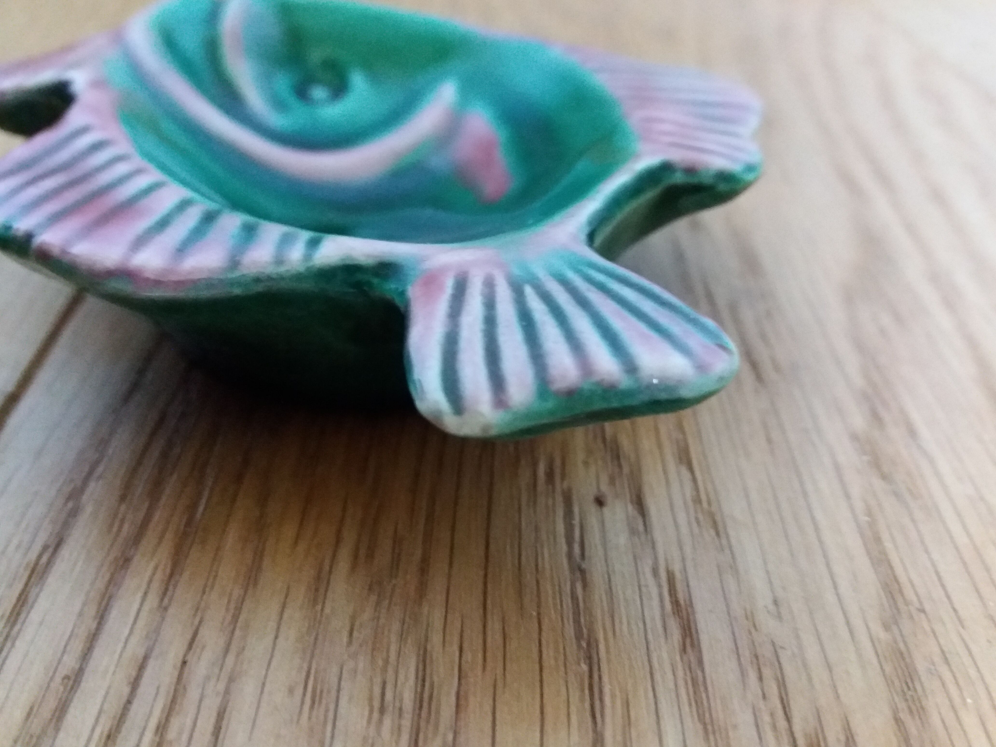 Saleron cup zoomorphic ashtray fish