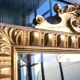 GRAND MIROIR BISEAUTE DORE AVEC TETE REF JE