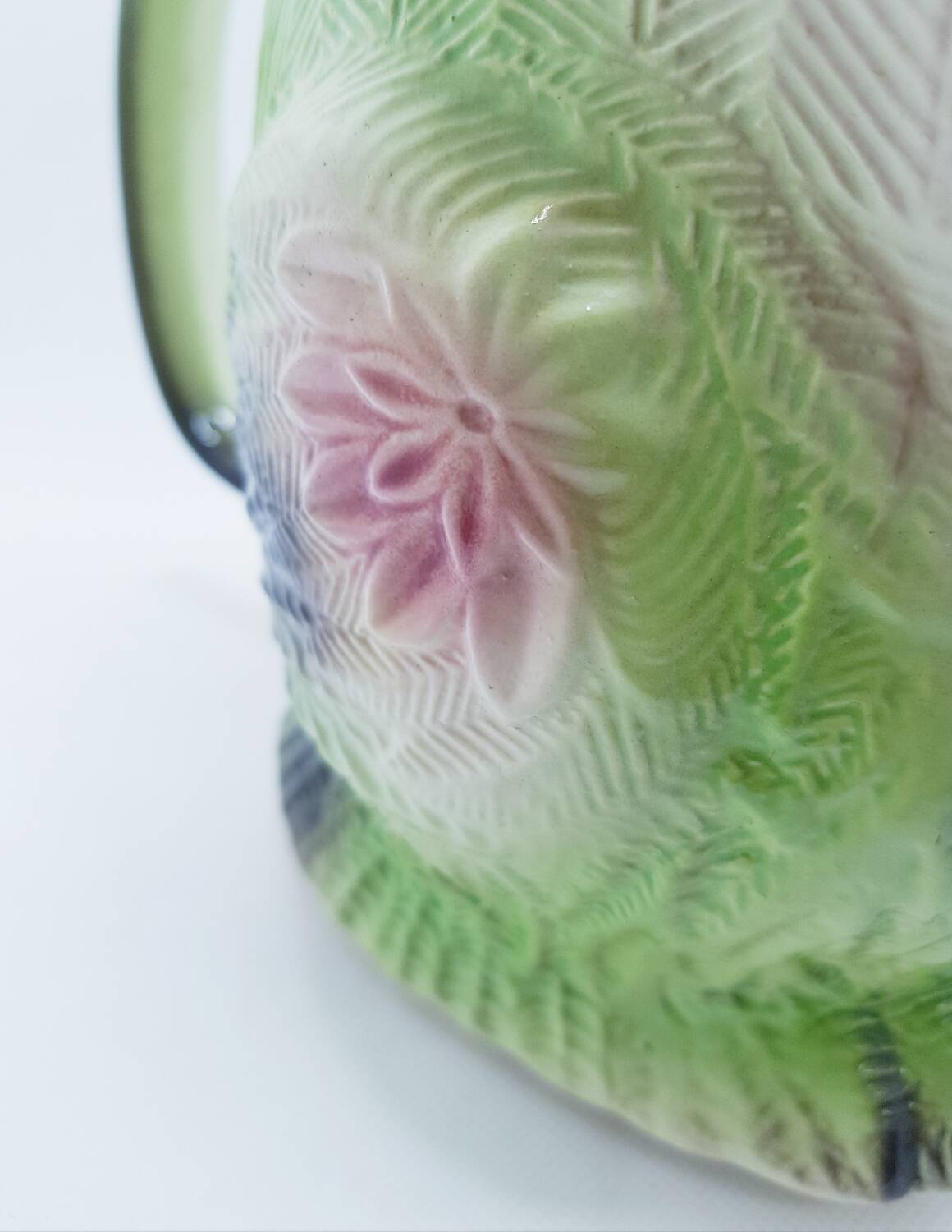 Grand pichet hibou en barbotine