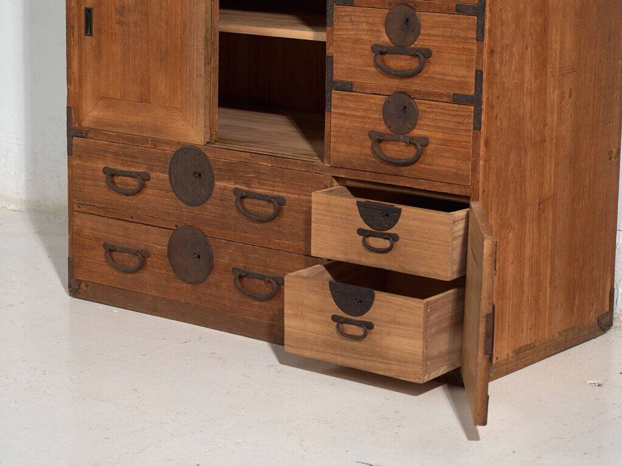 Antique storage furniture – Meiji / Taishō period (c.1868-1926) #98