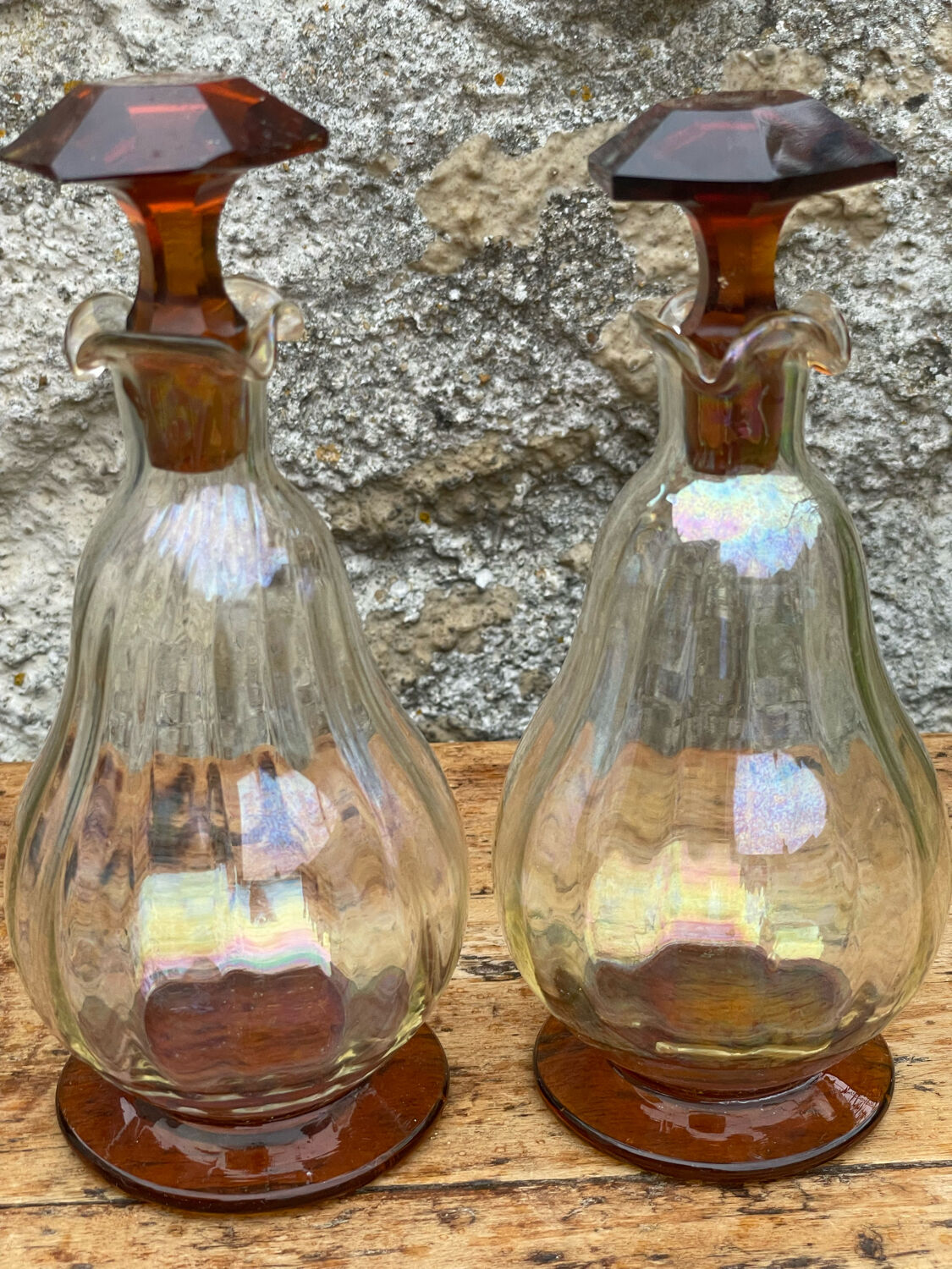 2 carafes cap and vintage amber base