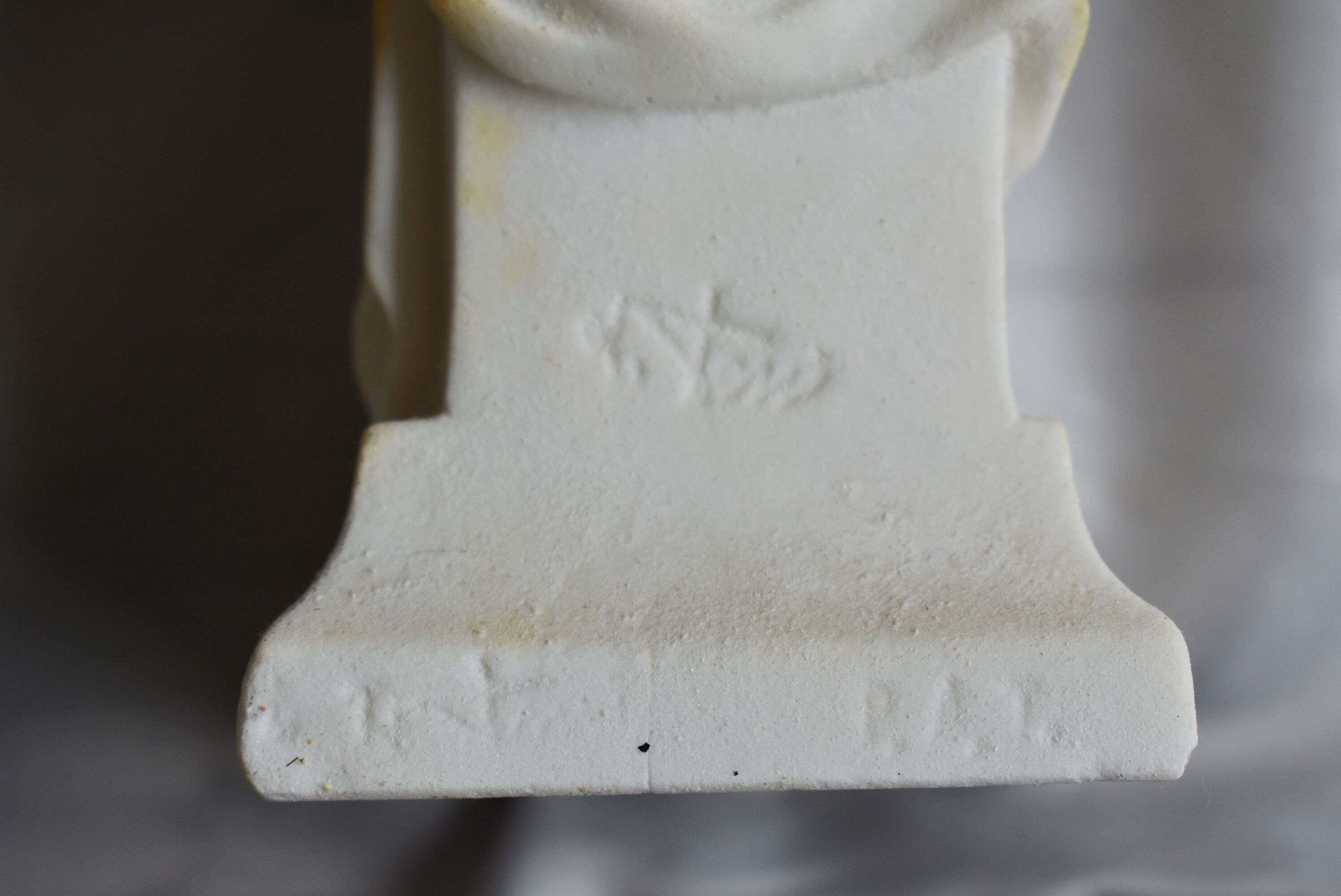 Charming Canova style children's statuette in marble powder (Italy)