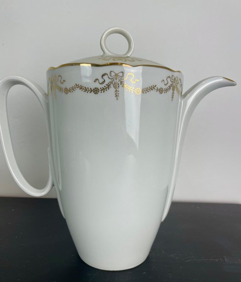 Porcelain coffee/tea service for 10 people