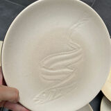 Lot 12 assiettes et saucière en grès Poissons