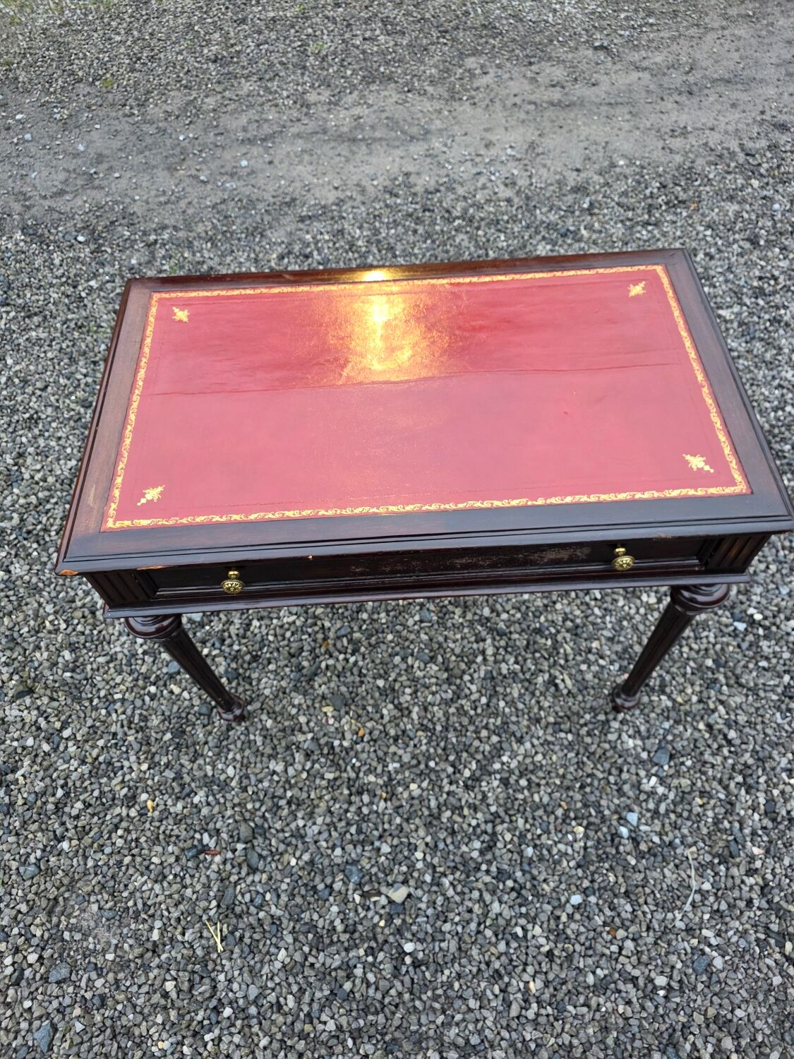 Bureau plat en acajou du XXe