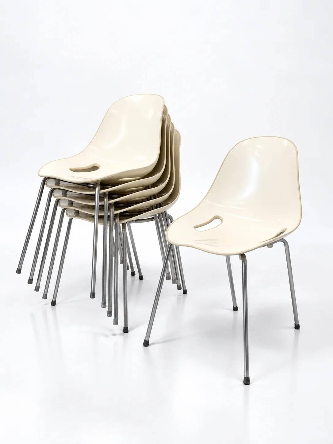 Set of 6 stackable chairs "Lola" by Syn Design