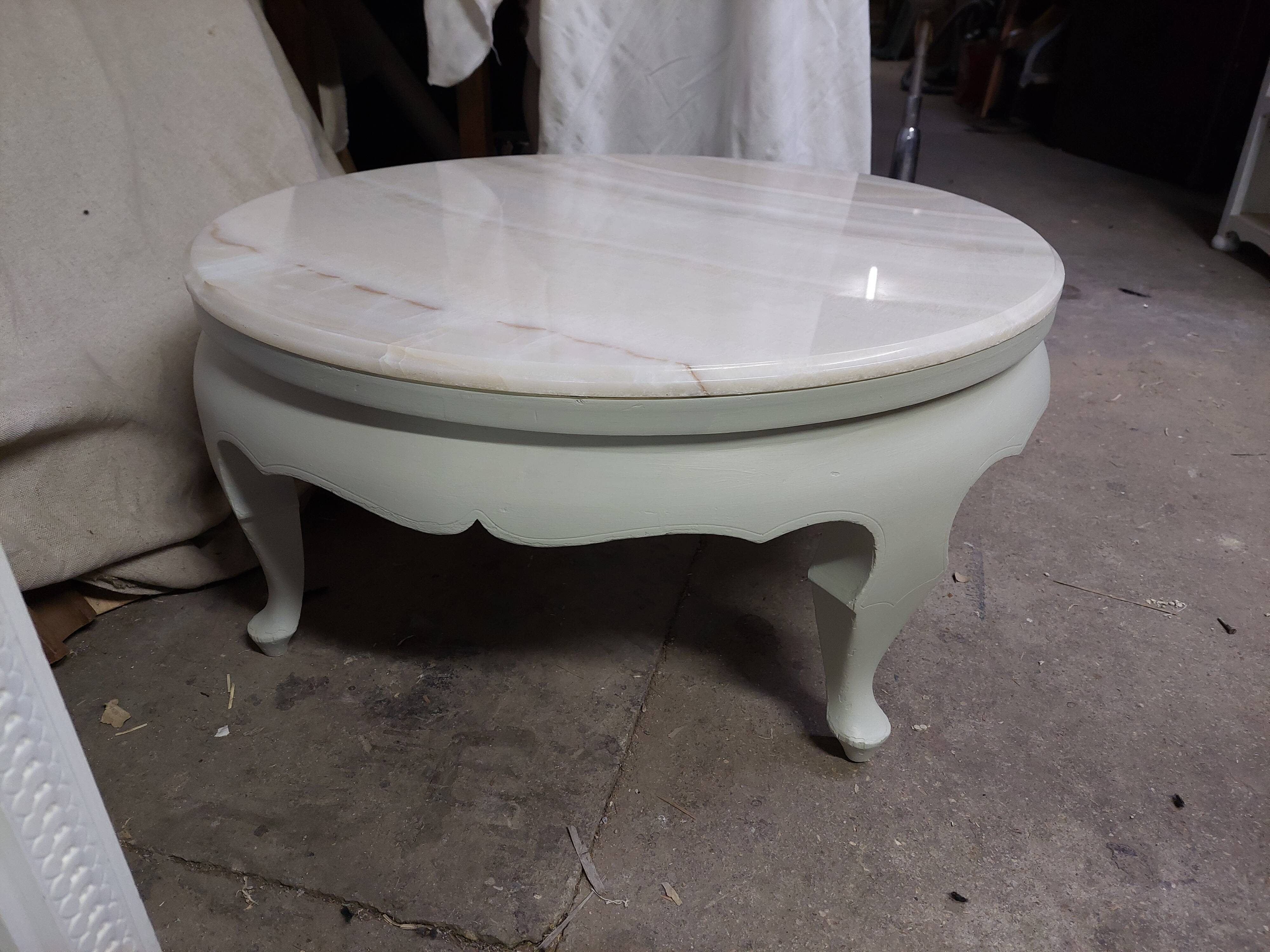 Table basse ronde avec plateau en marbre