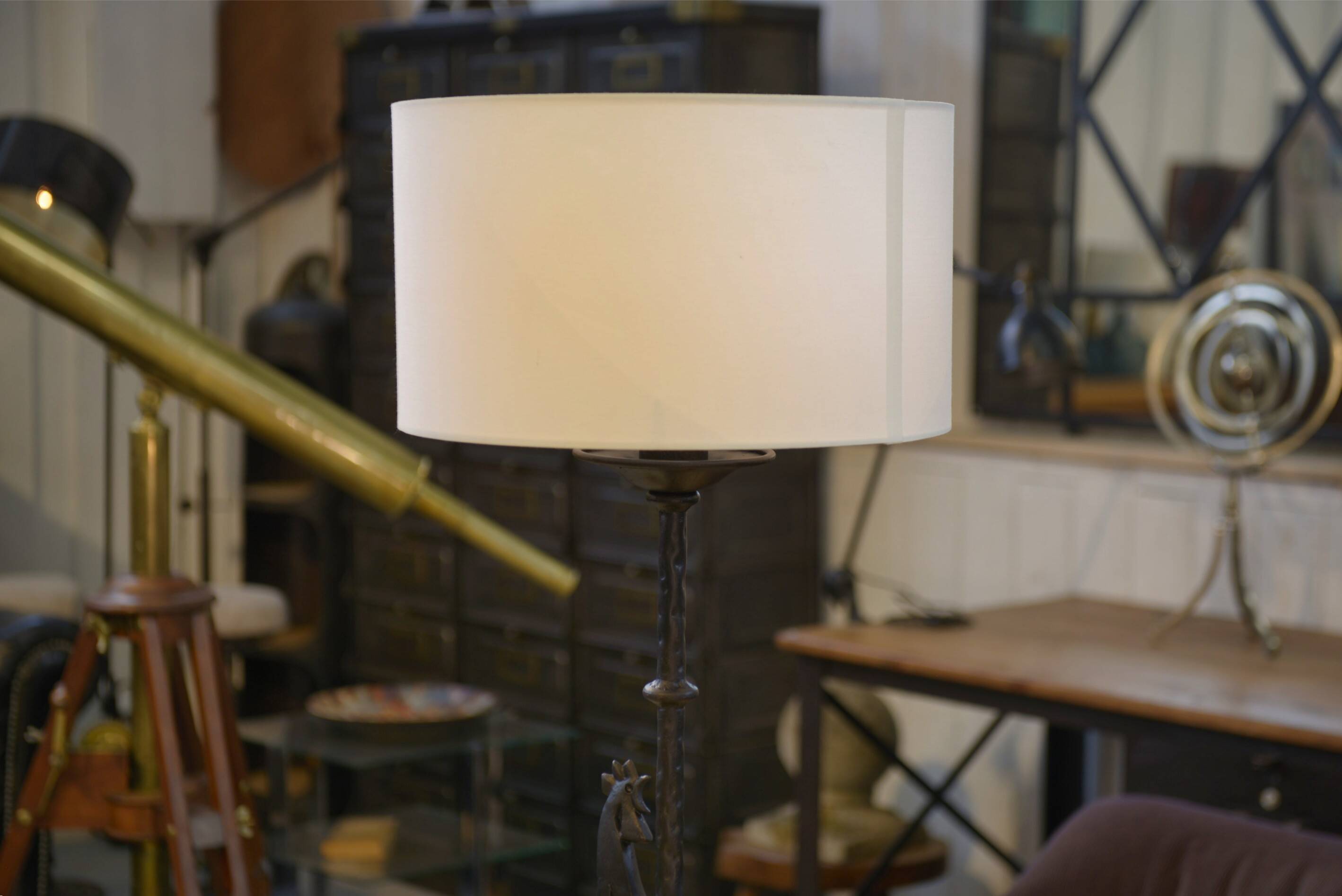 Lampadaire en fer forgé dans le goût des ateliers Marolles 1950’s