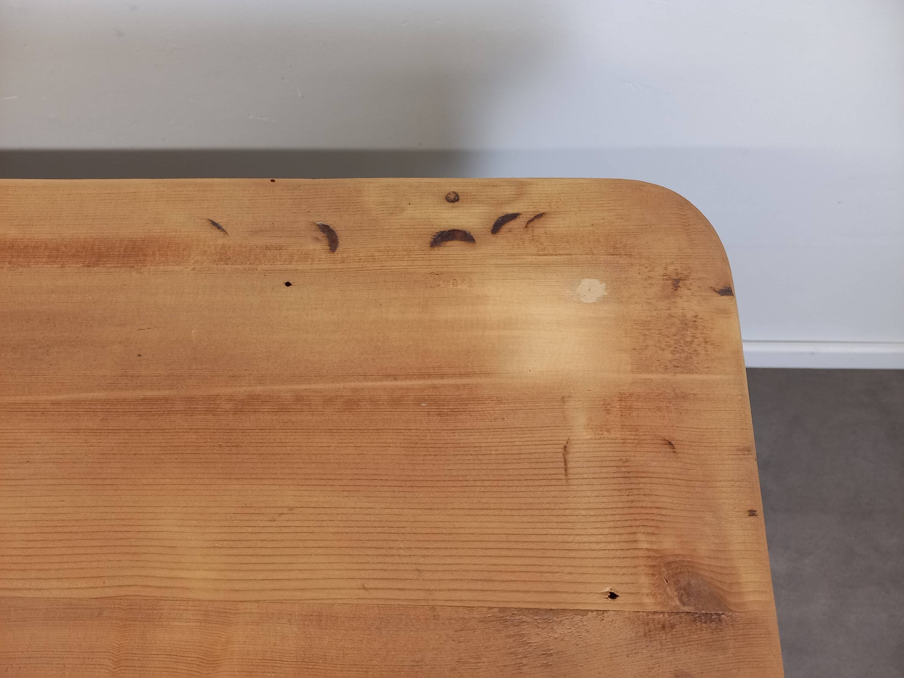 Farmhouse table with drawers