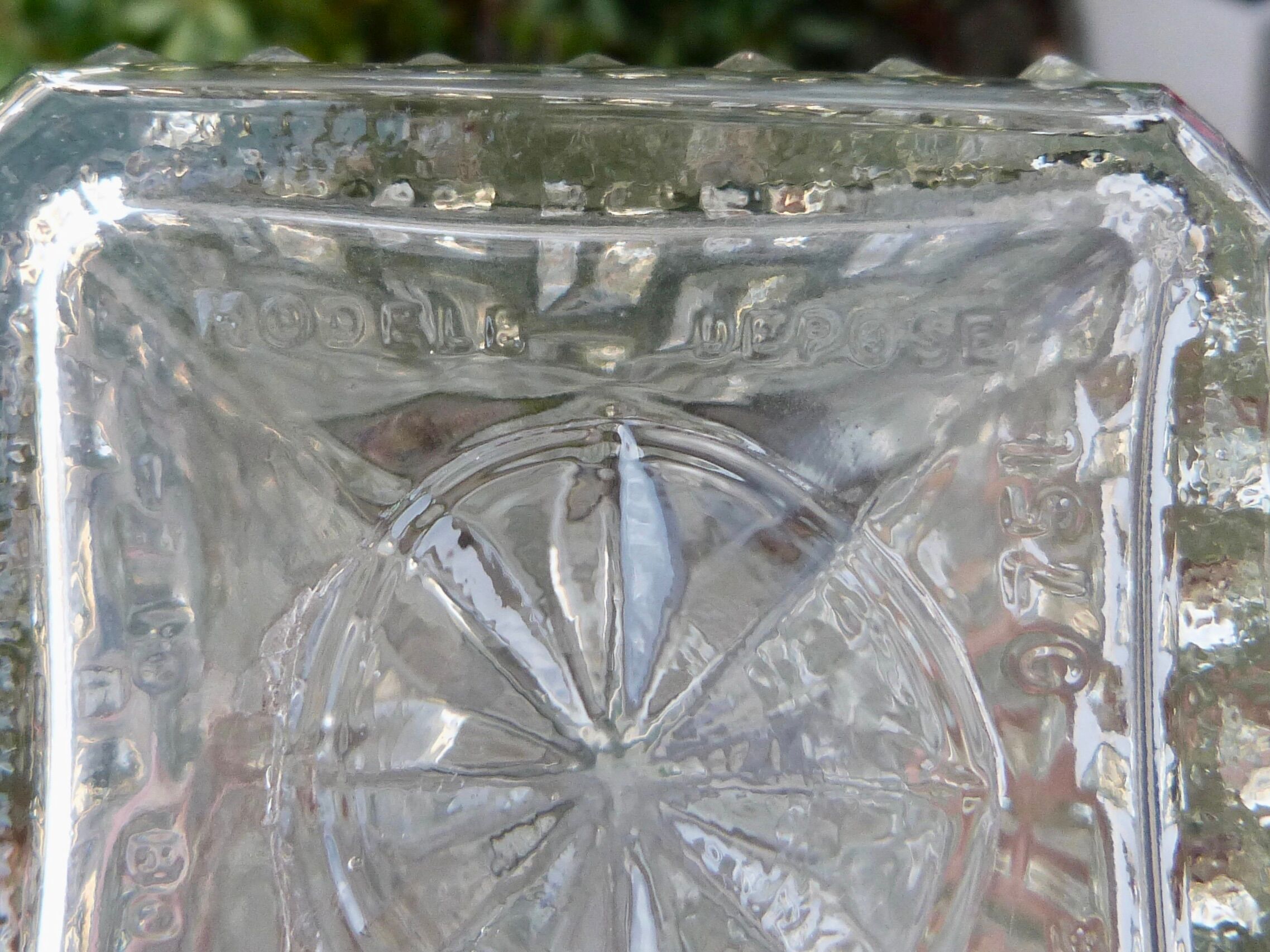 Glass whisky decanter