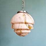 Suspension Art Déco en opaline marbrée rose, années 1920-30