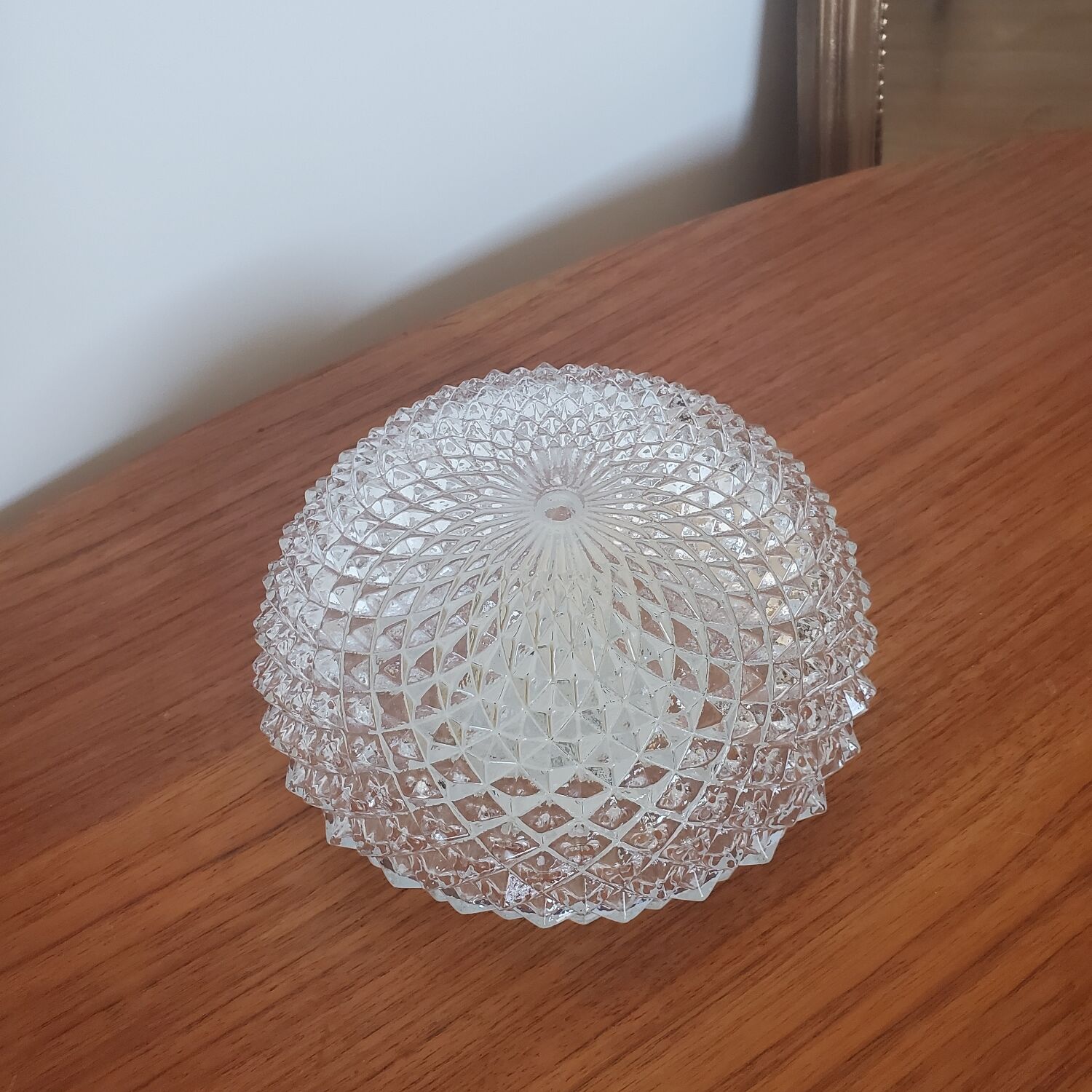 Diamond tip ceiling lamp