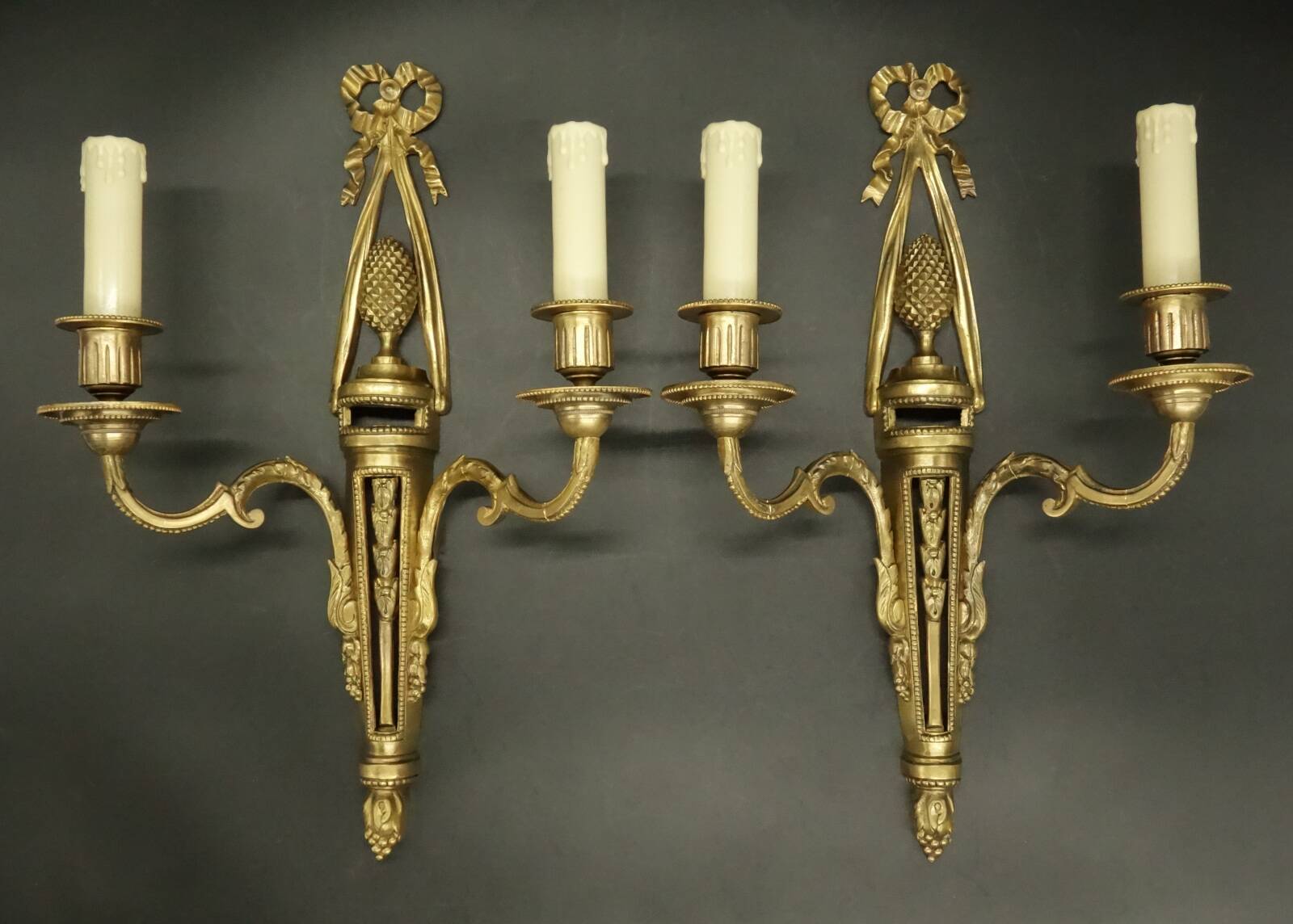 Pair of large Louis XVI style 19th century knot wall lights - bronze