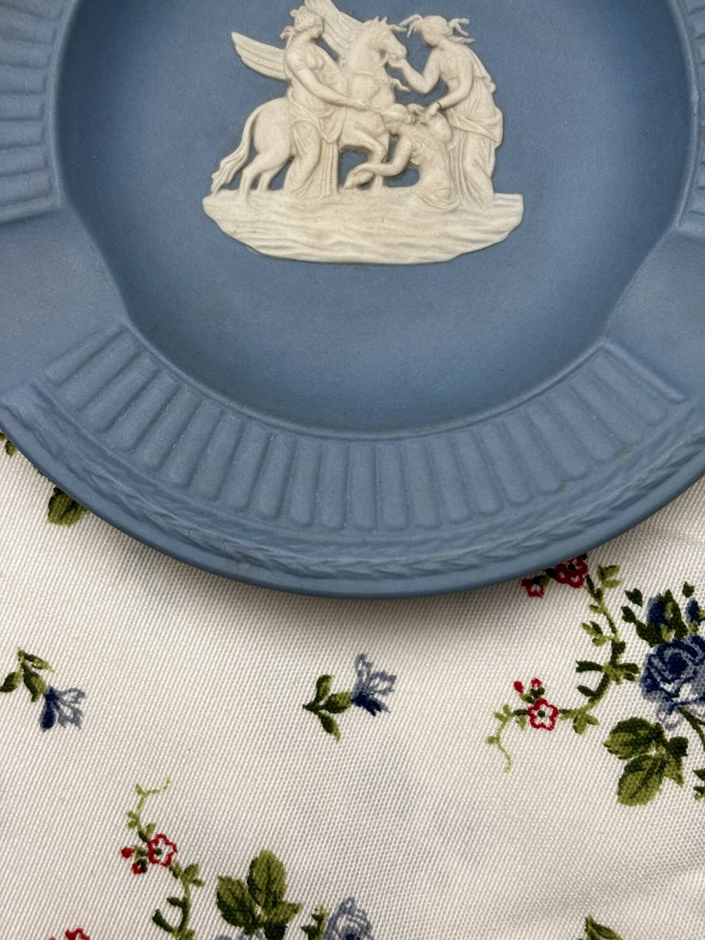 Superbe cendrier Jasperware Wedgwood england bleu