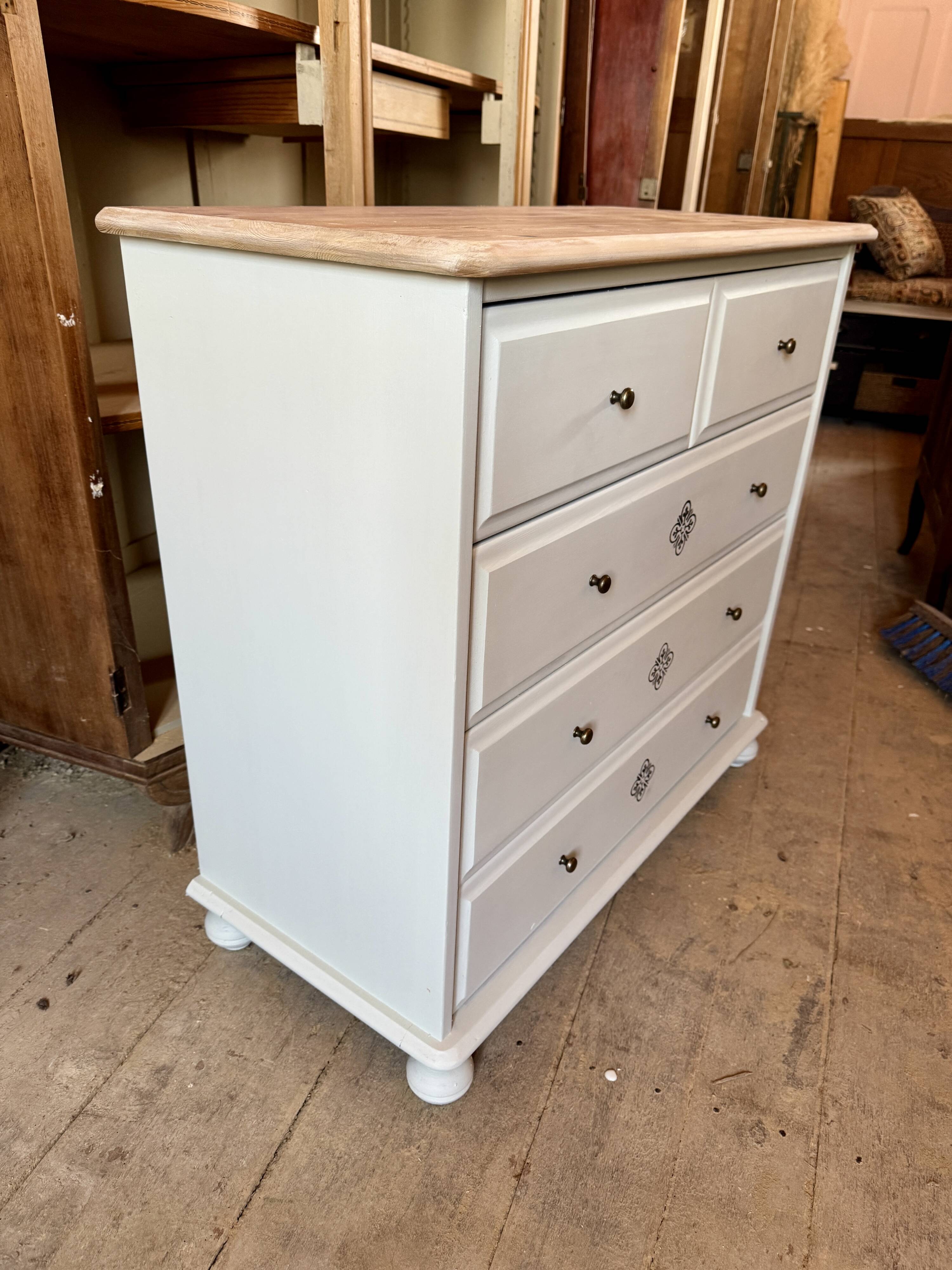 Chest of drawers