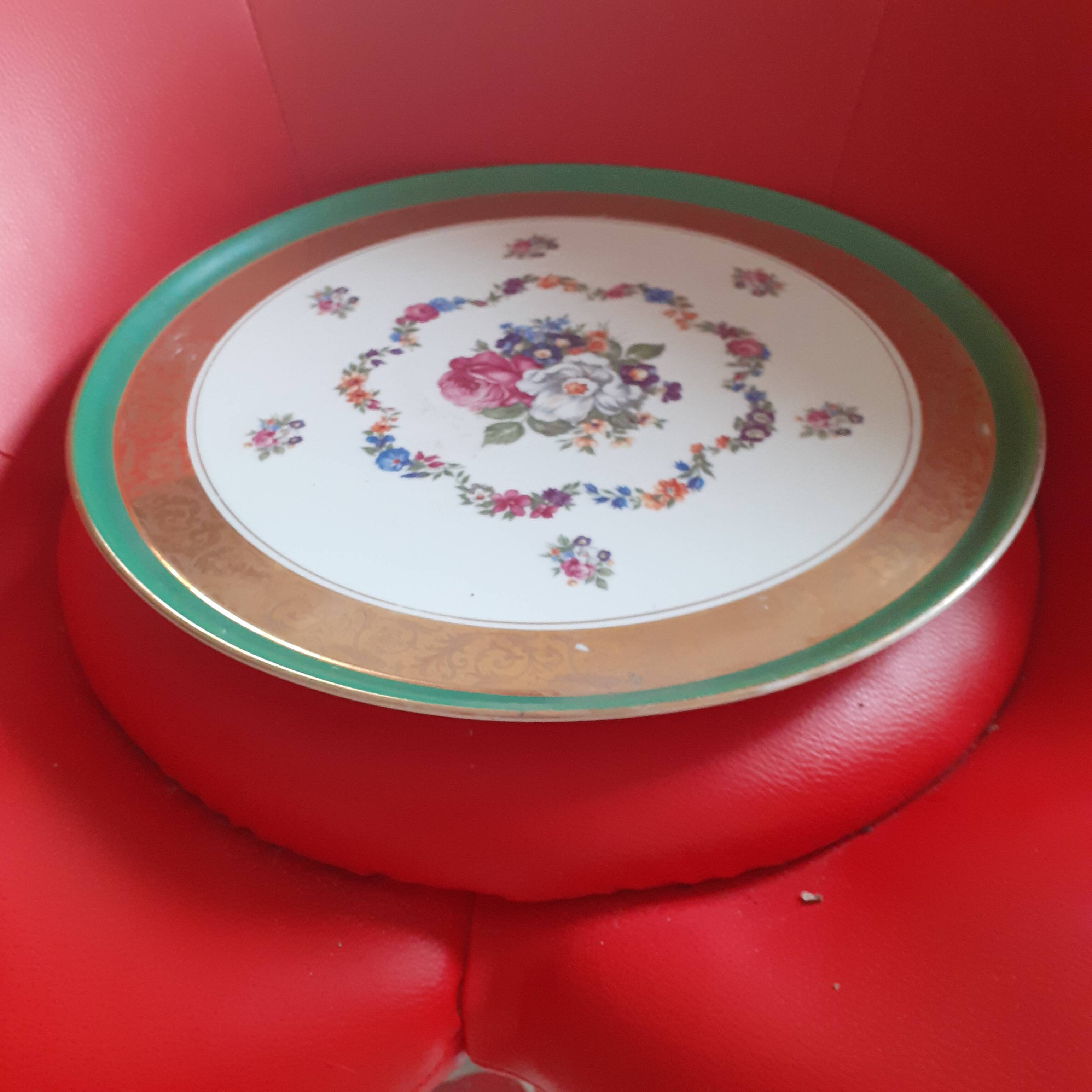Hand painted pie dish. Bouquet of flowers. Limoges;