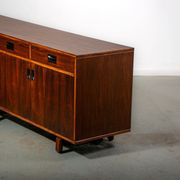 Buffet Stildomus avec des détails en laiton