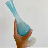 Soliflore en verre opalin bleu