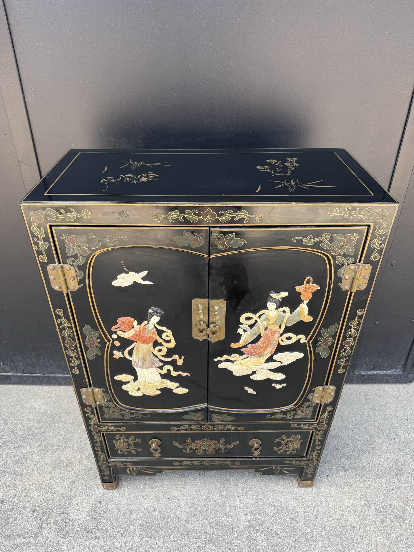 Vintage lacquered Chinese furniture Tianjin