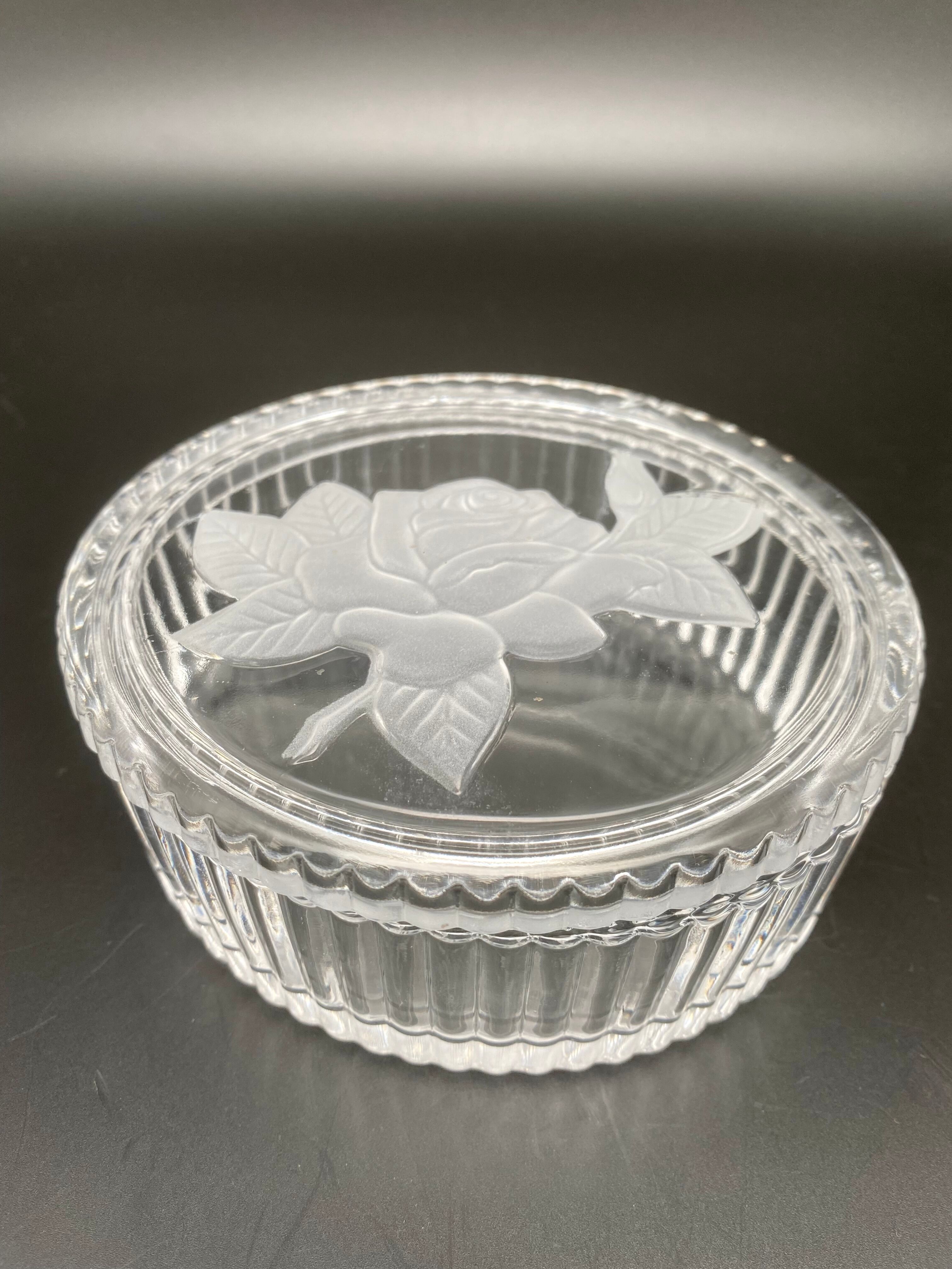 Decorative box in pink glass