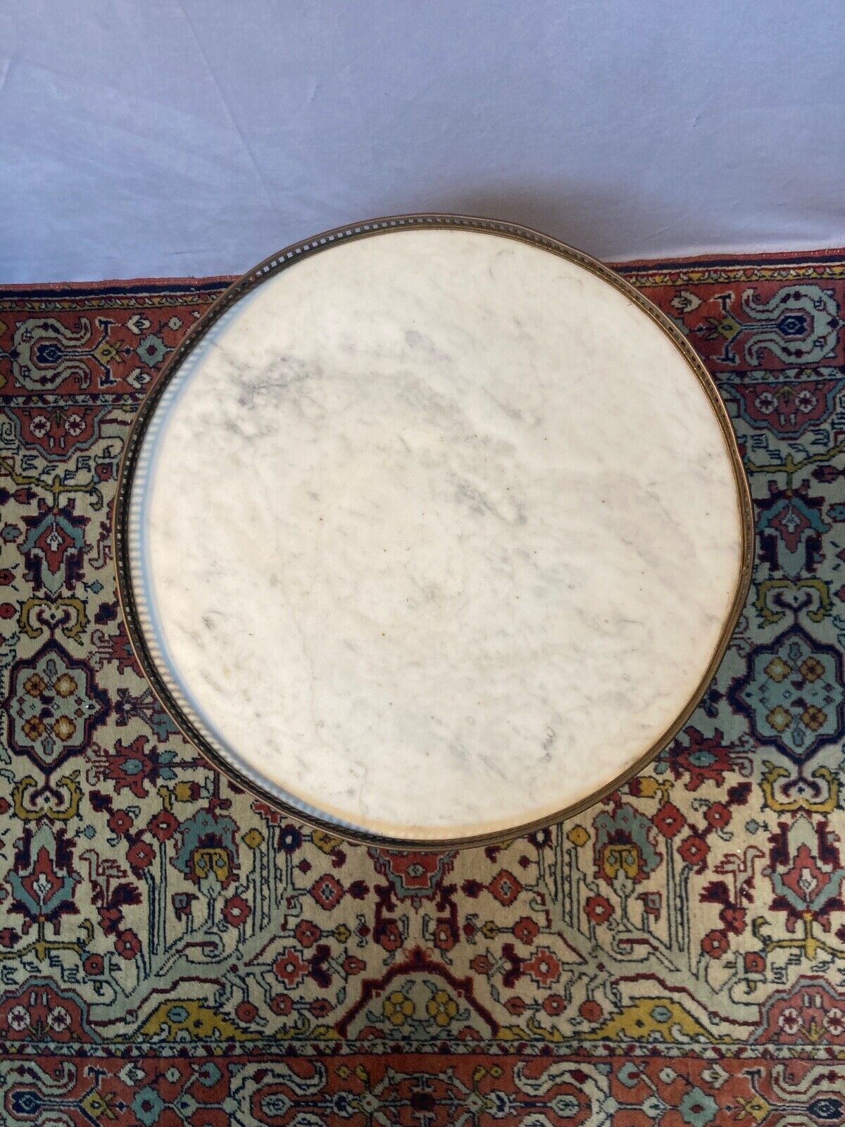 Table hot water bottle top in white marble