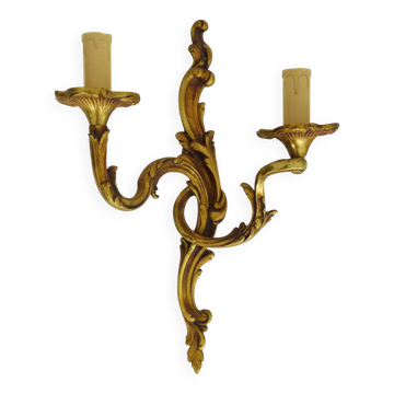 Antique double-light bronze wall light with acanthus leaves. 1950s