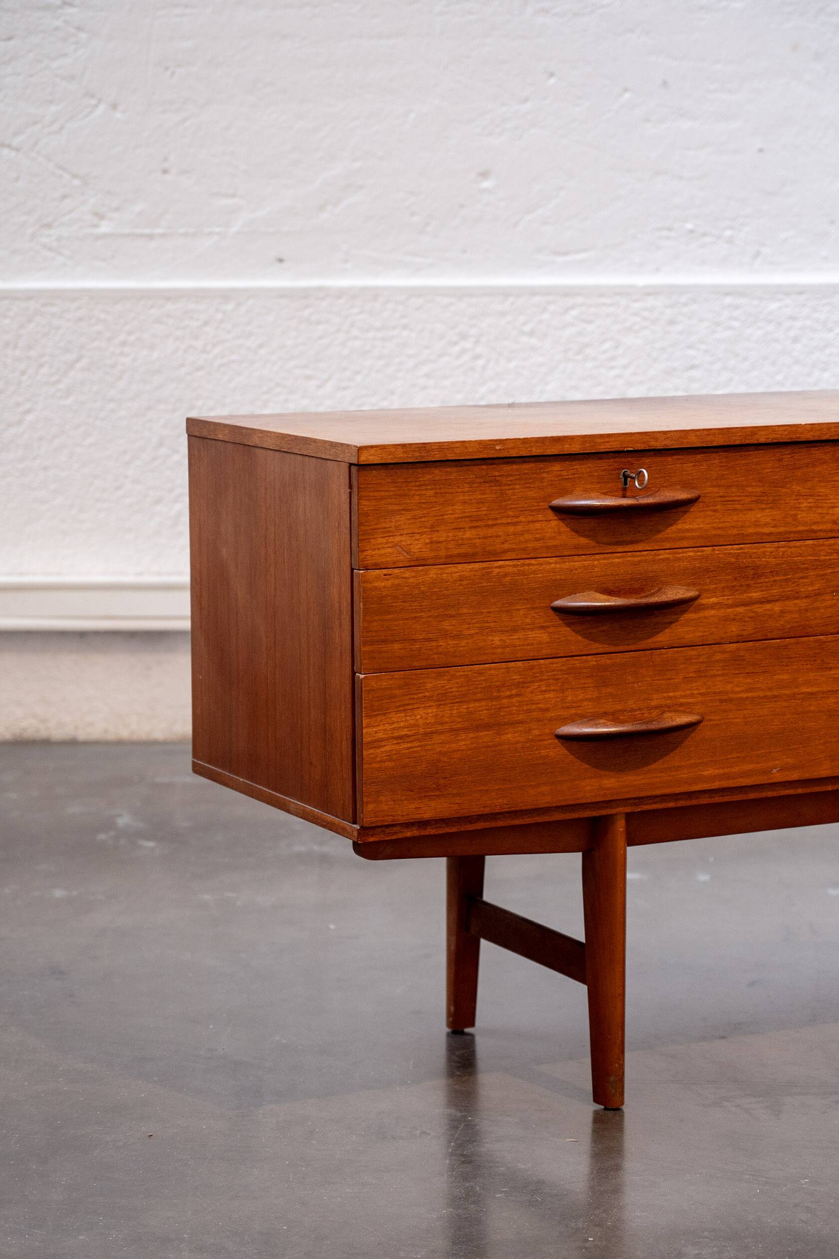 AVALON sideboard