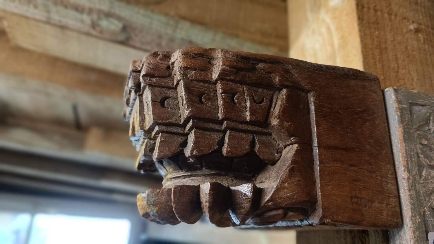 Piece of recycled teak Indian door (corner of the door frame) transformed into a candle holder