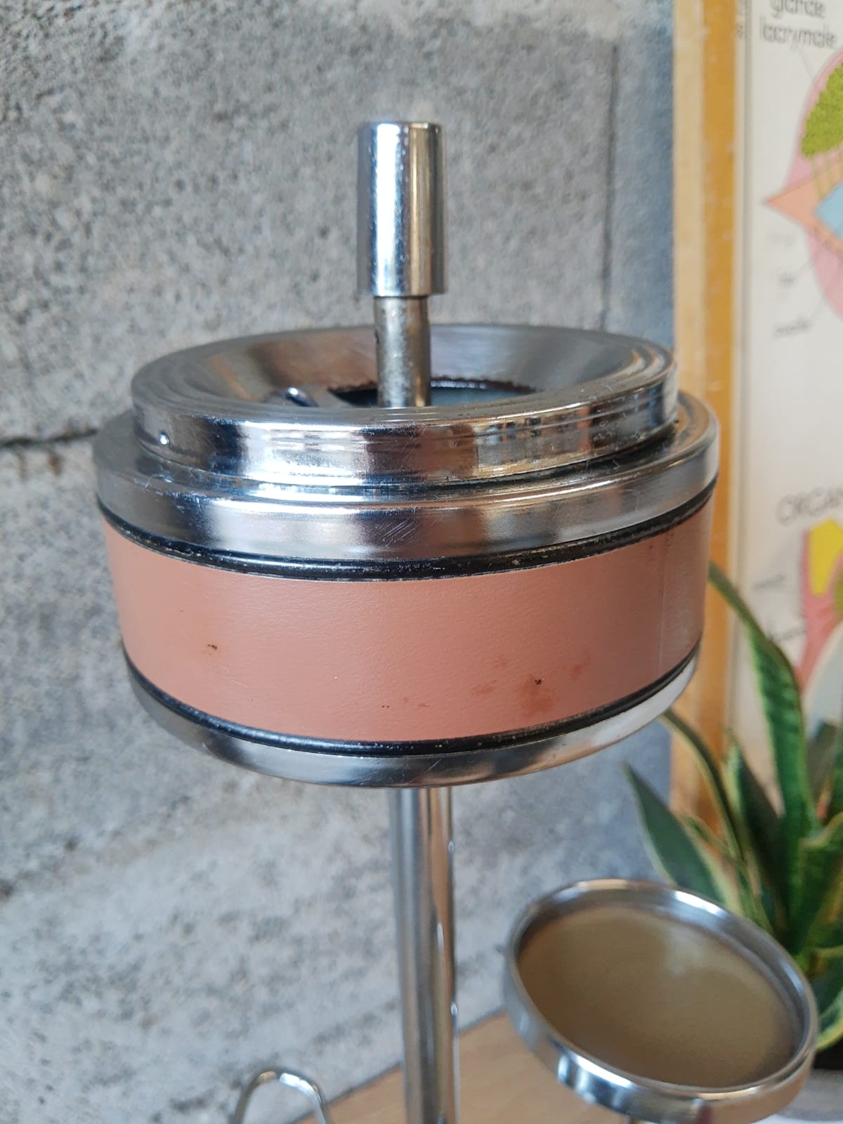 Ashtray on foot 70s -vintage