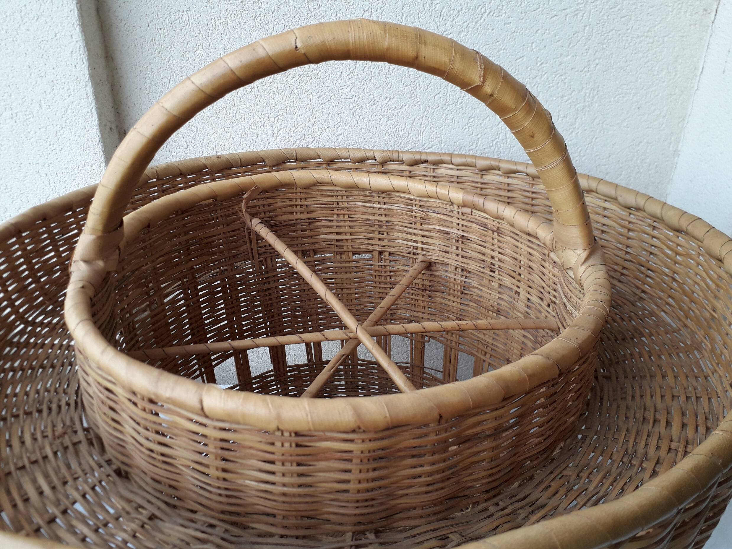 Wicker bottle holder basket