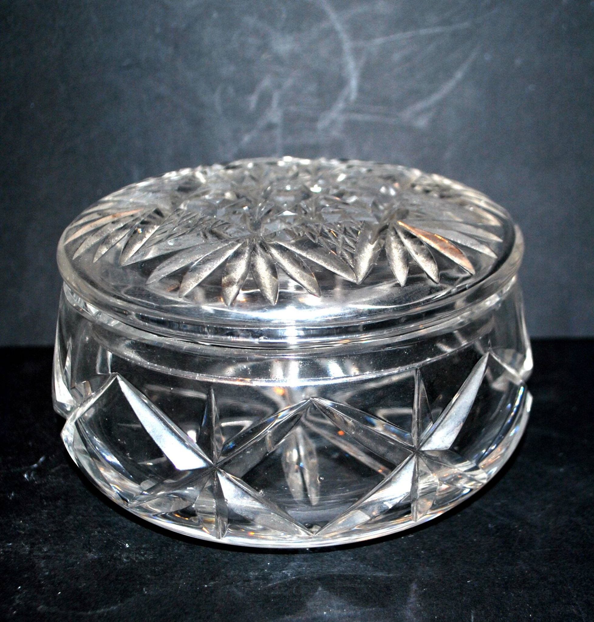 Richly cut crystal candy box from BACCARAT? 20th century.