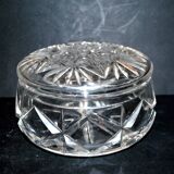 Richly cut crystal candy box from BACCARAT? 20th century.